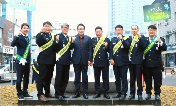 김선교 군수(중앙)와 양평군 자율방범 기동순찰대