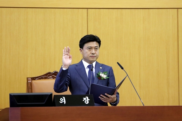 김종천 대전시 의회 의장 '의원선서'