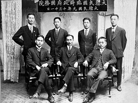 대한민국임시정부 국무원 성립기념 사진 (1919. 10. 11)ⓒ 도산안창호기념관