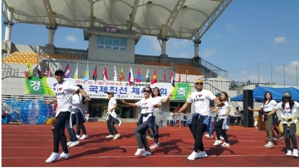 지난 7일(일요일) 음성군 금왕생활체육공원에서 외국인도움센터 한마음 국제친선 체육대회 모습