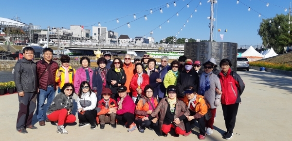 대전 반딧불야학교 가을여행 김진중교장선생님과 문해반 학생들