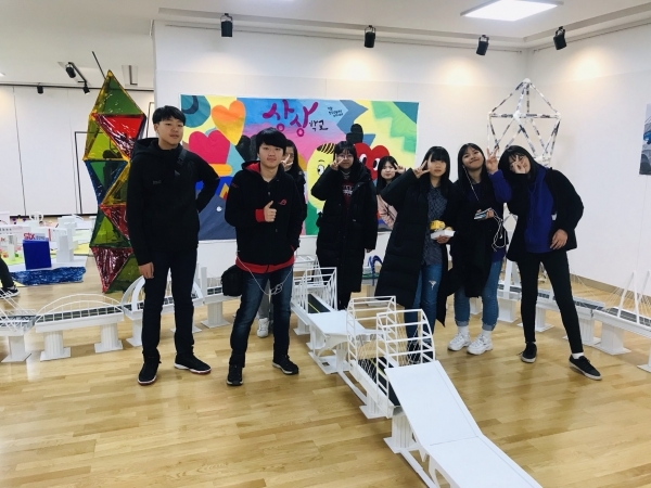 부산광역시 연제구복합문화센터에서 개최된 상상학교 작품전시회
