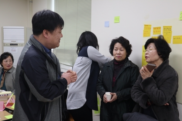 인천광역시 주민참여예산위원 전문교육분과 공통교육에서 의견 나누는 위원들