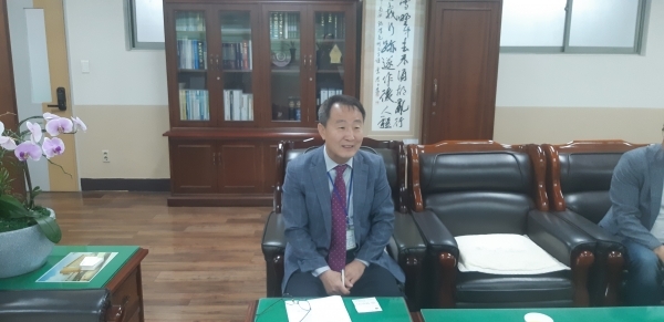 우송고등학교(대전상고) 2019년 초 인사발령을 받은 허 근무 교장 집무실