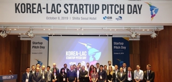 한-중남미 스타트업 피치데이(Korea-LAC Startup Pitch Day) 후 기업들 기념