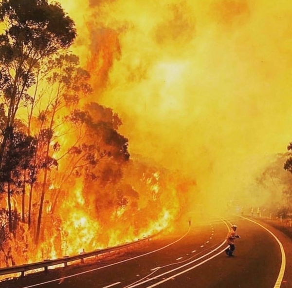 지난 6일 발생한 호주 산불이 무서운 화마로 돌변, 대 자연을 삼키고 있다.