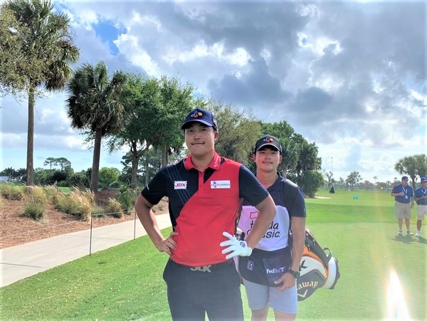 PGA 투어 혼다 클래식 공식 연습라운드를 마친 이경훈이 친구인 캐디 김현우와 함께...사진=유주연(미국 플로리다주 팜비치)