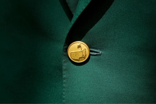 마스터스 챔피언의 그린 자켓, 단추에 새겨진 마스터스 로고사진=Golfworld