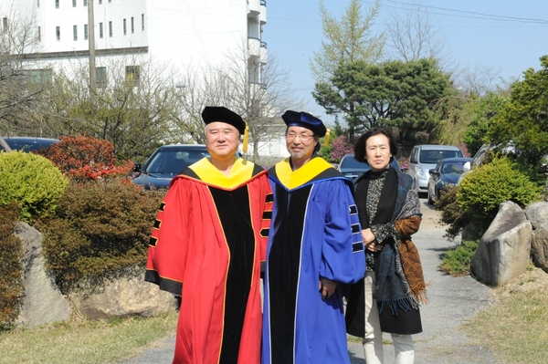 신한서재능경력대학원 함기철 이사장(사진왼쪽), 양재웅 박사(가운데), 제자(사진오른쪽)