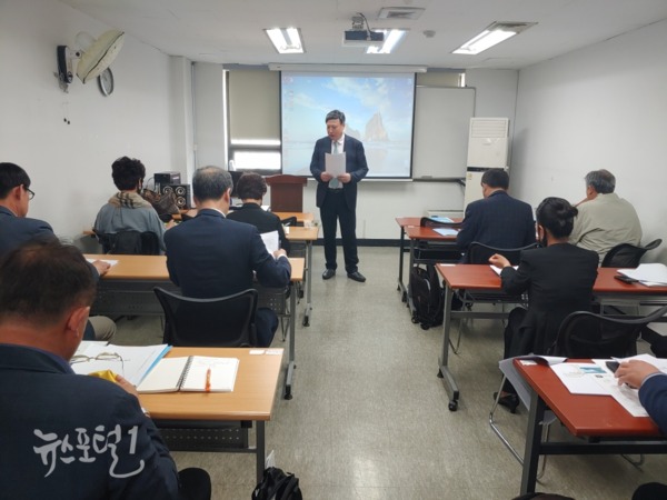 기업회생경영사(CTP)직업윤리 에 대해 열강하고 있는 협회 김병준 회장
