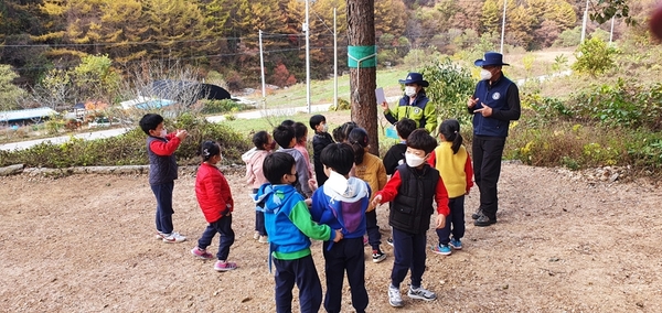 경북 숲해설 경연대회 대상을 수상한 '숲속애' 협동조합의 유아숲 교육활동