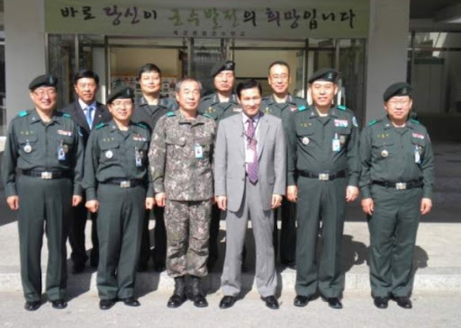 장군들을 대상으로 인문학 특강을 하는 한국강사문인협회 범대진 대표회장