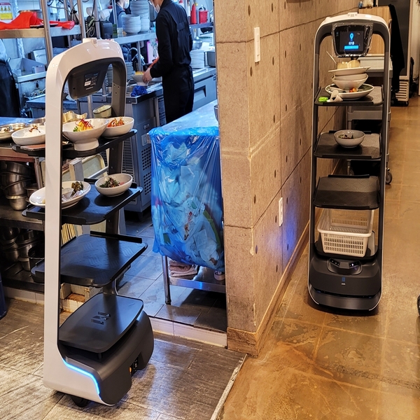 식당매출 향상.홍보에 도움이 되는 서빙로봇 푸두봇