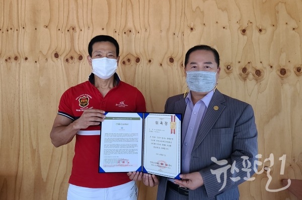 사진 : (우)한중교류촉진위원회 ESG센터 이창호위원장, (좌)한국의 툰베리, 조승환 홍보대사의 모습
