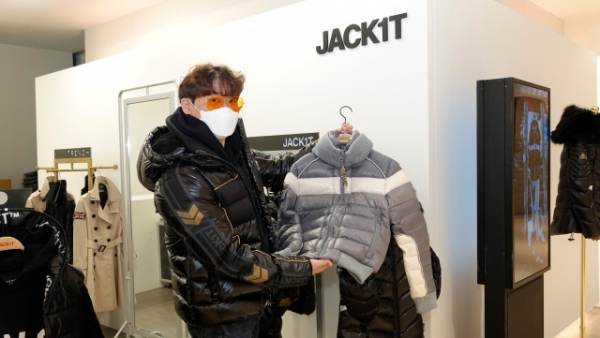 럭셔리 패션 아우터 잭원티(JACK1T)™가 갤러리아 백화점 타임월드에 팝-업 스토어를 열었다=사진제공