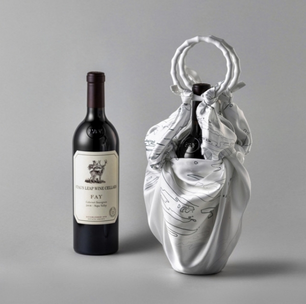 신세계L&B가 출시한 ‘스택스 립 페이 까베르네 소비뇽’ 설 와인 선물 세트=사진제공