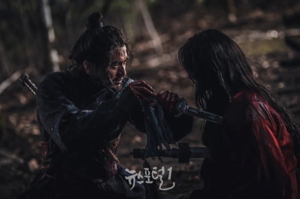 ▲ tvN 토일드라마 ‘불가살’ 2회 이진욱-권나라 / 사진제공=tvN