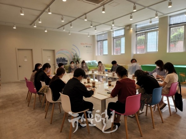 대전광역 새일센터 직원 회의 모습