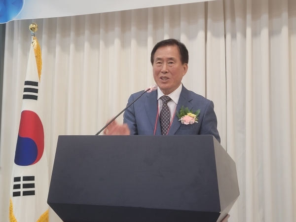 김정기 신임 중앙종친회 회장이 취임 인사를 하고 있다.