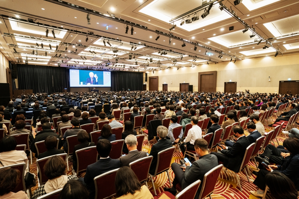 서울 양재동에 위치한 더케이호텔에서 기독교지도자포럼과 기자간담회를 개최했다. 이 자리에는 국내 기독교 지도자와 언론인 등 1000여 명이 참석했다.