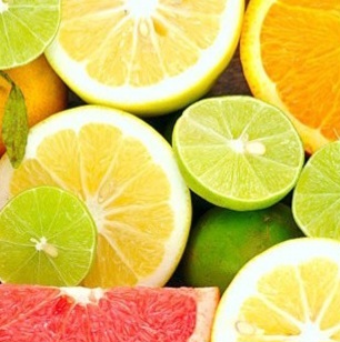 비타민C를 다량 함유하고 있다고 알려진 대표적 과일로 레몬 오렌지 자몽 등이 있으나 제철 과일과 채소들은 대개가 비타민C를 함유하고 있다고 한다
