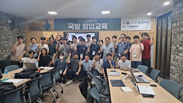                                    수료식 후 단체 사진 / 사진 제공 국민생활실험실