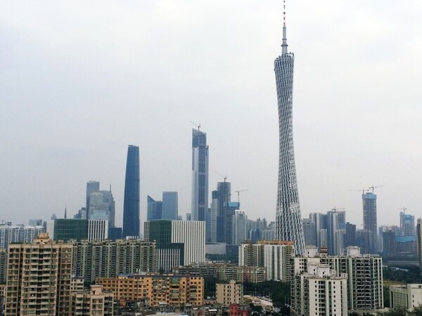 중국 광저우는 세계 최대 전시회인 캔톤페어가 열려 틈틈이 방문했다. 이 도시에는 세상의 모든 것이 다 있다 할 정도로 세계 시장을 대상으로 한 초대형 지구 단위급 도매 시장들이 있다. 광저우는 7,434km2 면적에 1881만 명이 정주하는 국가급 도시이다.