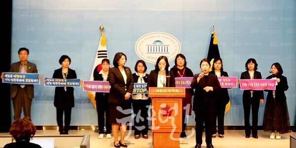 한국이주여성유권자연맹의 국회 기자회견 모습. (사진 제공 : 한국이주여성유권자연맹 광주지부)