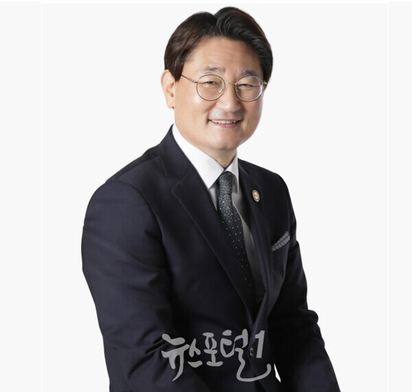맨발걷기 도서의 저자 맨발쌤 김도남 대표