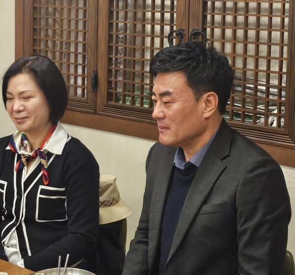우측)함영일 CEO 총동문회 회장 & 김지현 부회장(좌측)