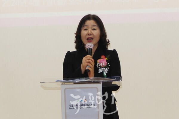 효령노인복지타운 개원 14주년 기념행사에서 정경남 본부장이 경과보고와 인사말을 하고 있다.