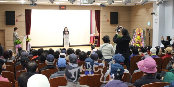 효령노인복지타운 개원 14주년 기념행사에서 정경남 본부장이 경과보고 및 인사말을 하고 있다.