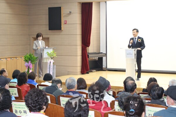 김대삼 광주광역시 사회서비스원장이 효령노인복지타운 개원 14주년 기념행사에서 축사를 하고 있다.