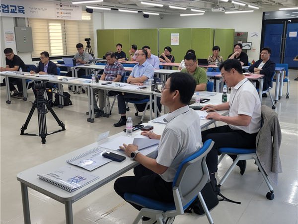                                                     국방 드론 전문가 멘토링 / 사진제공 국민생활실험실