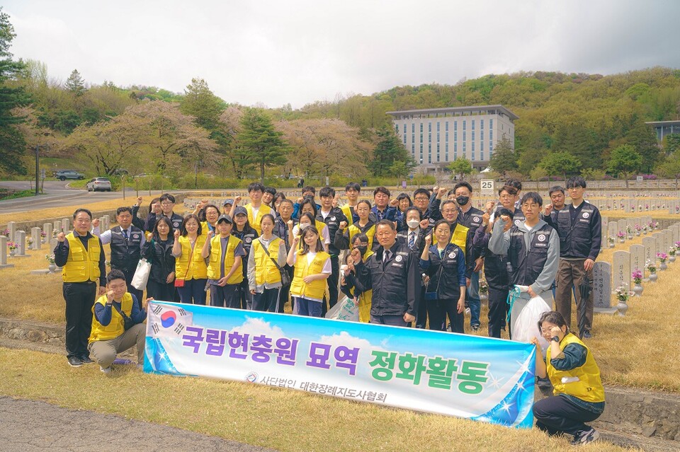 (사)대한장례지도사협회-한국엔딩라이프지원협회, 봉사활동 종료 후 단체 사진 촬영