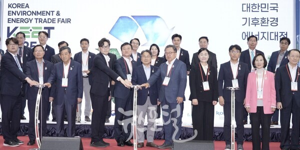 ‘2025 대한민국 기후 환경 에너지 대전’ 개막식 점등식. (사진 제공 : 광주광역시)