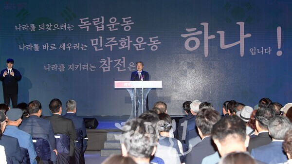 강기정 광주광역시장이 광복 80주년 광복절 경축식에서 경축사를 하고 있다. (사진 제공 : 광주광역시)