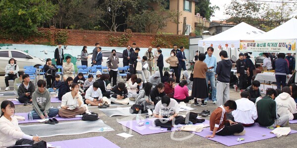 「제1회 윤상원 백일장대회」가 열리는 윤상원 기념관 추모 광장.